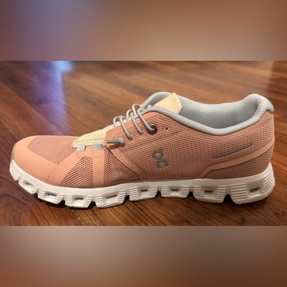 On cloud - Picture 4 of 7